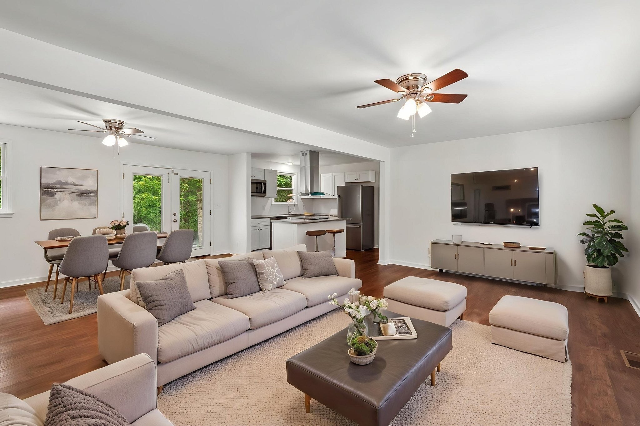744 Scoutview Rd - Photo 4