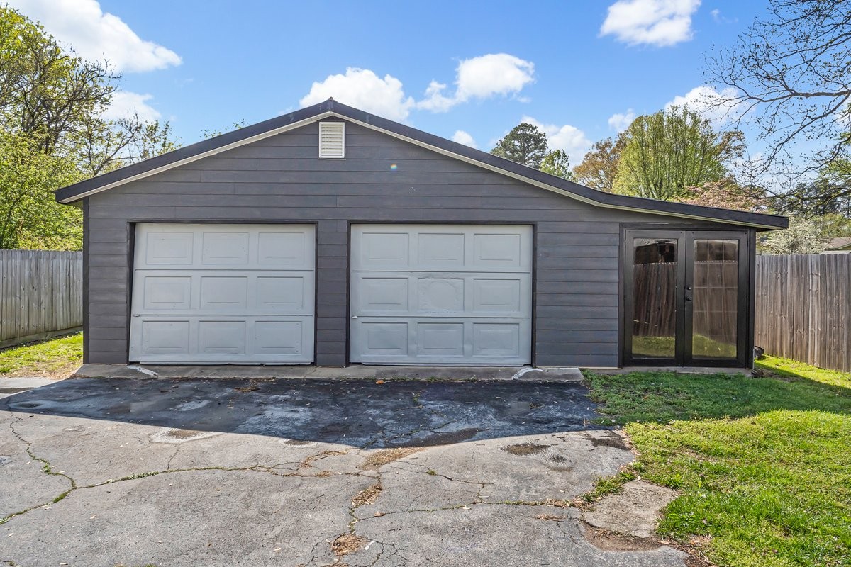 215 White Oak St