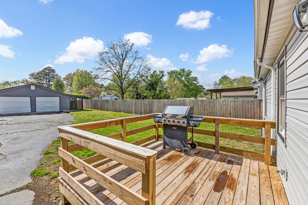 215 White Oak St