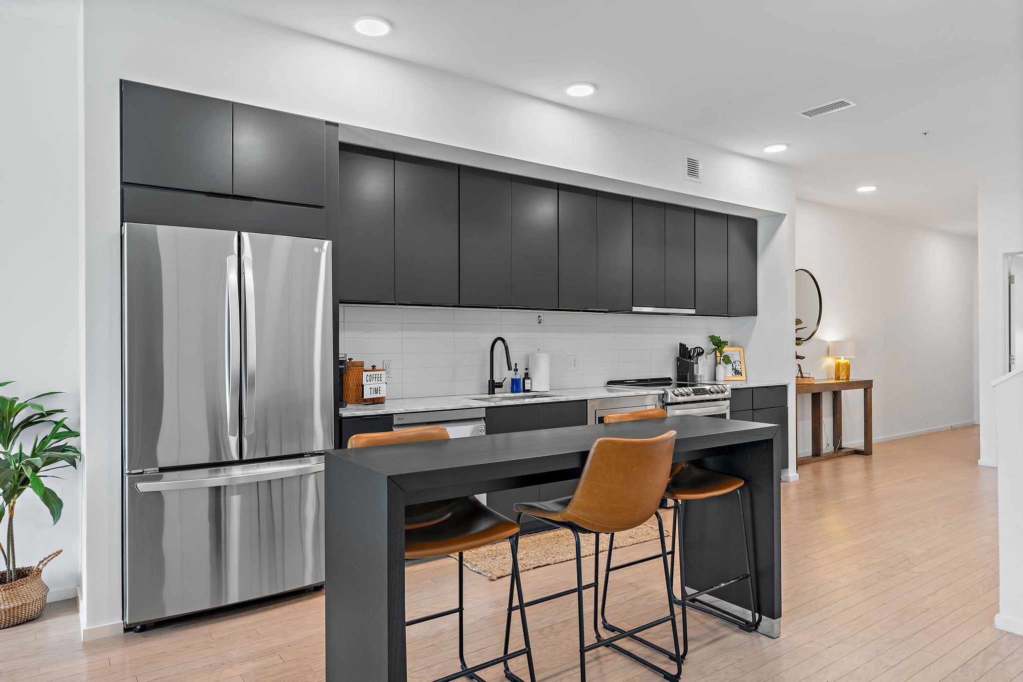 700 1st Ave N 504