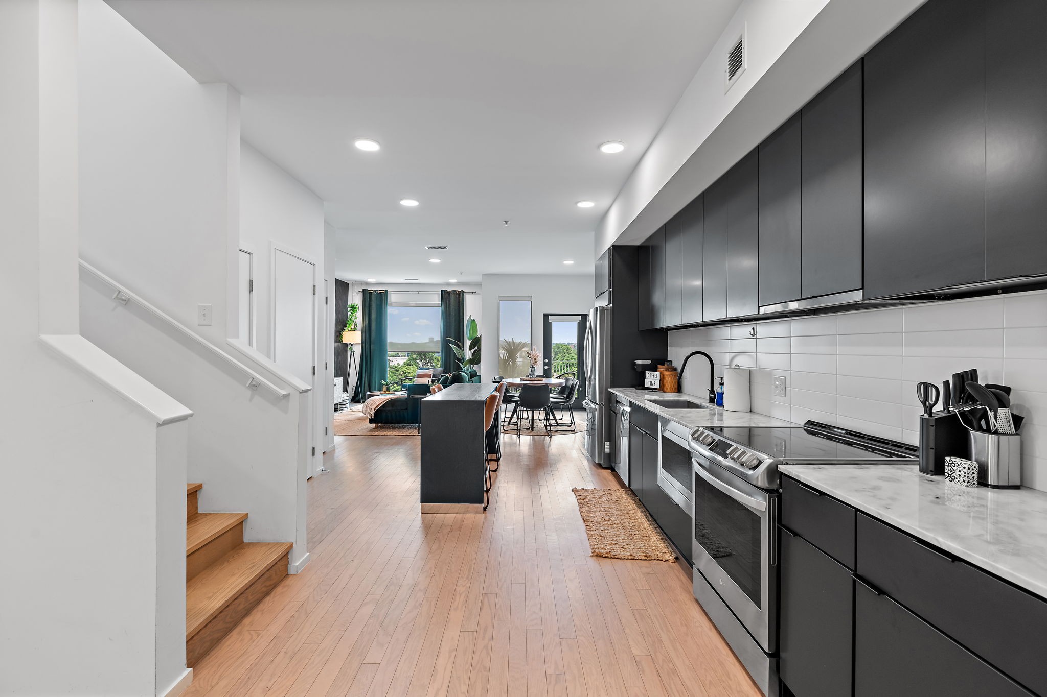 700 1st Ave N 504