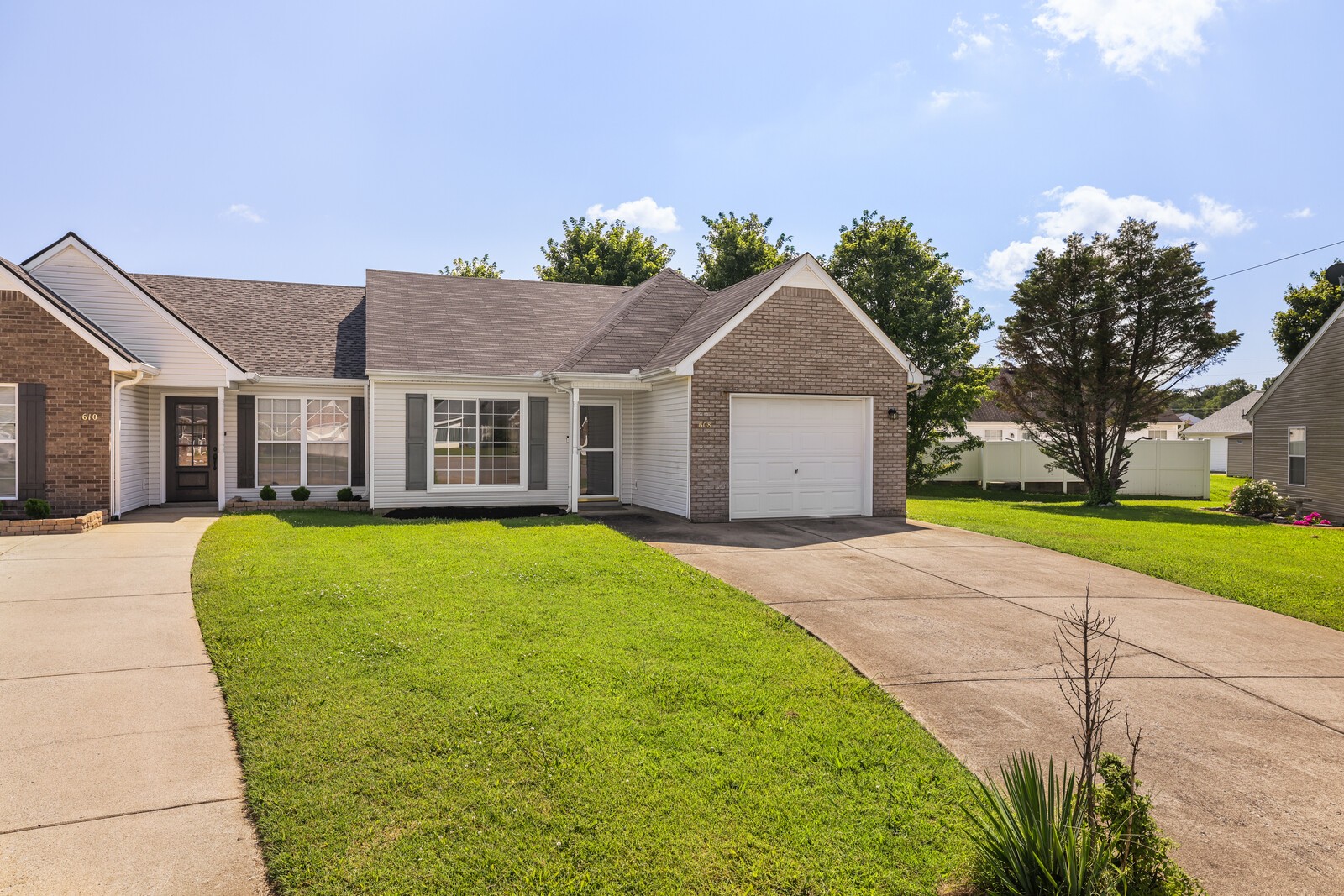 608 Seaford Ct