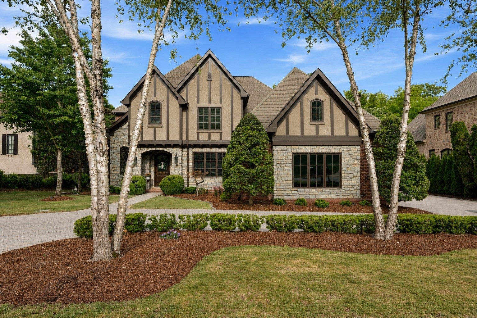 5-bed listing at 517 Excalibur Ct, Franklin