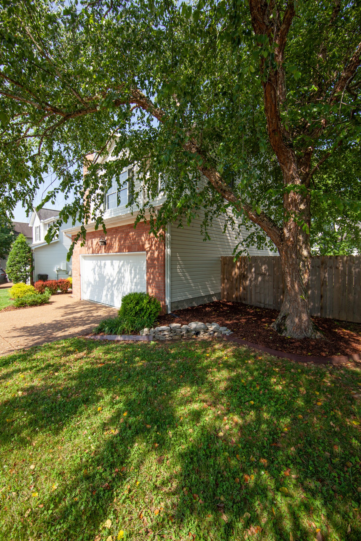 2202 Falcon Creek Dr