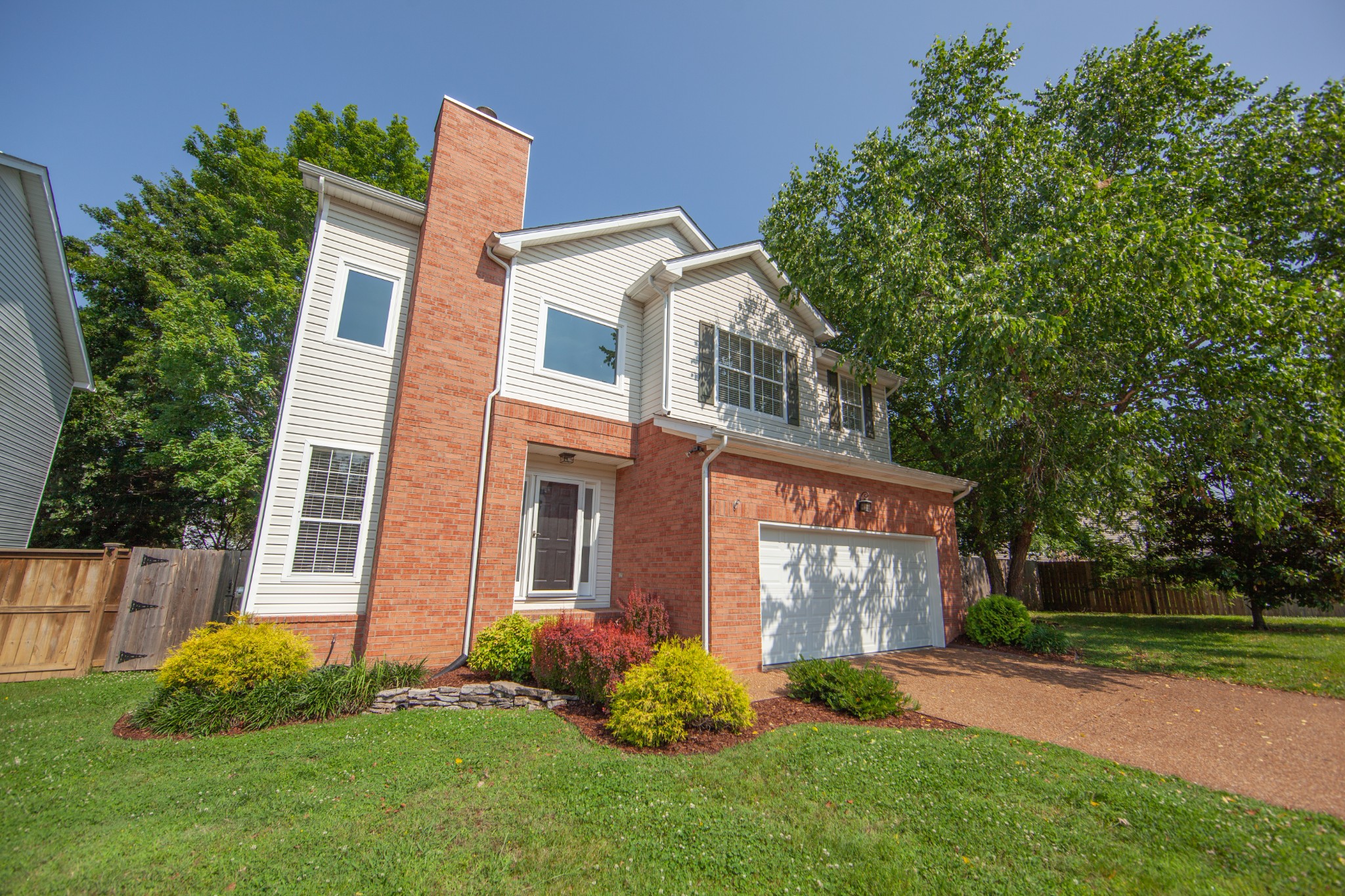 2202 Falcon Creek Dr