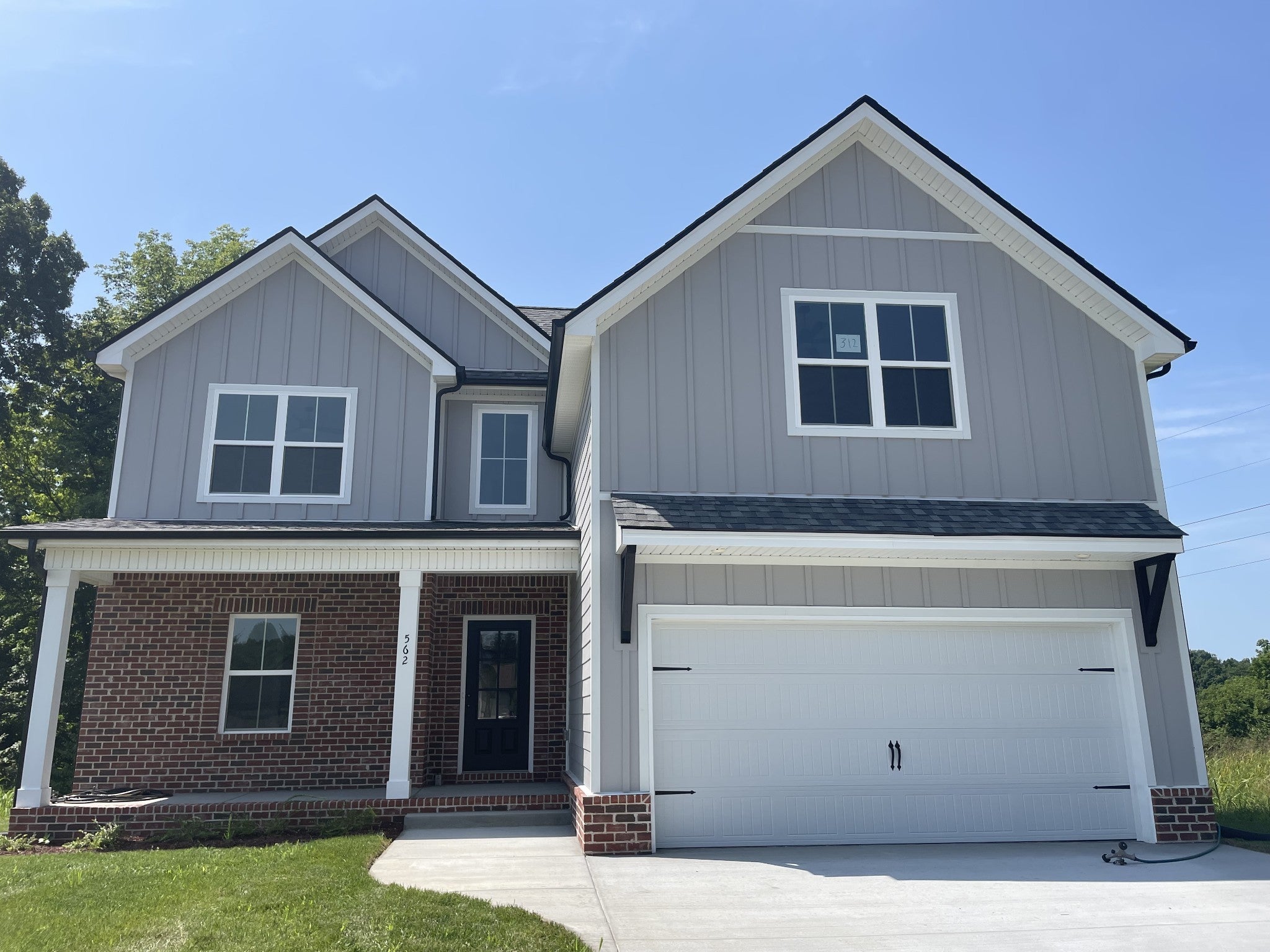 562 Pongracz Way