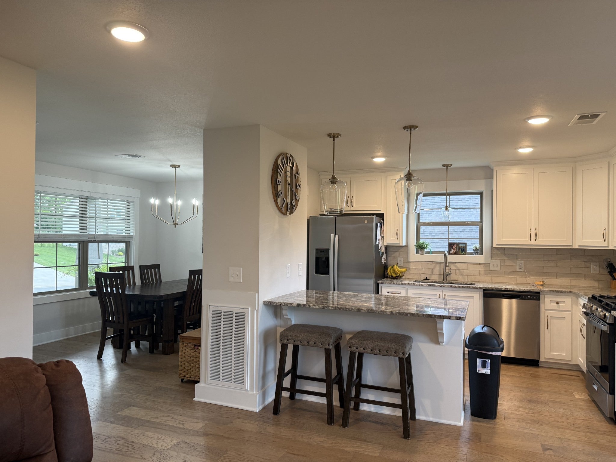 350 Frontier Dr