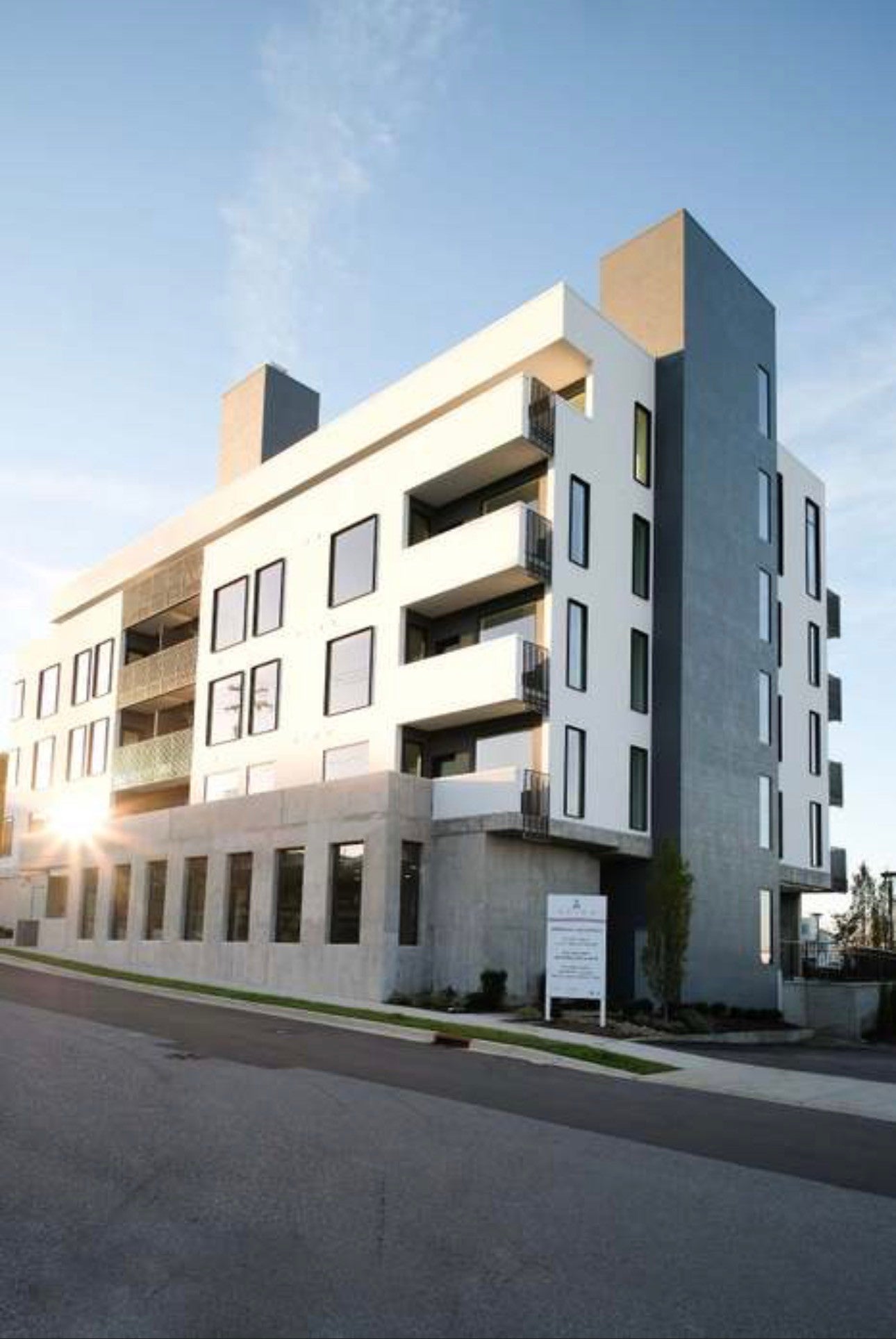 806 Olympic St 307
