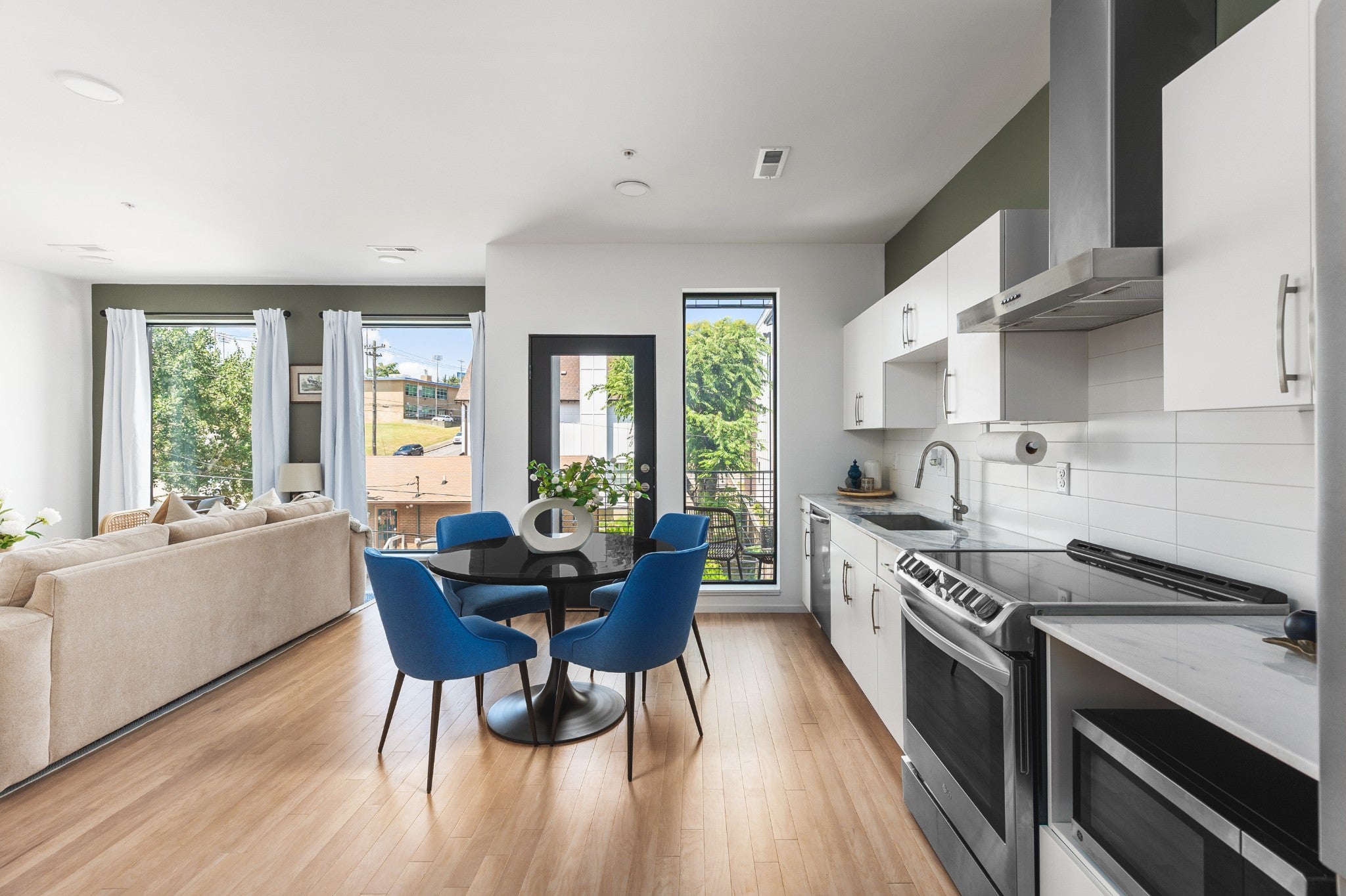 806 Olympic St 307
