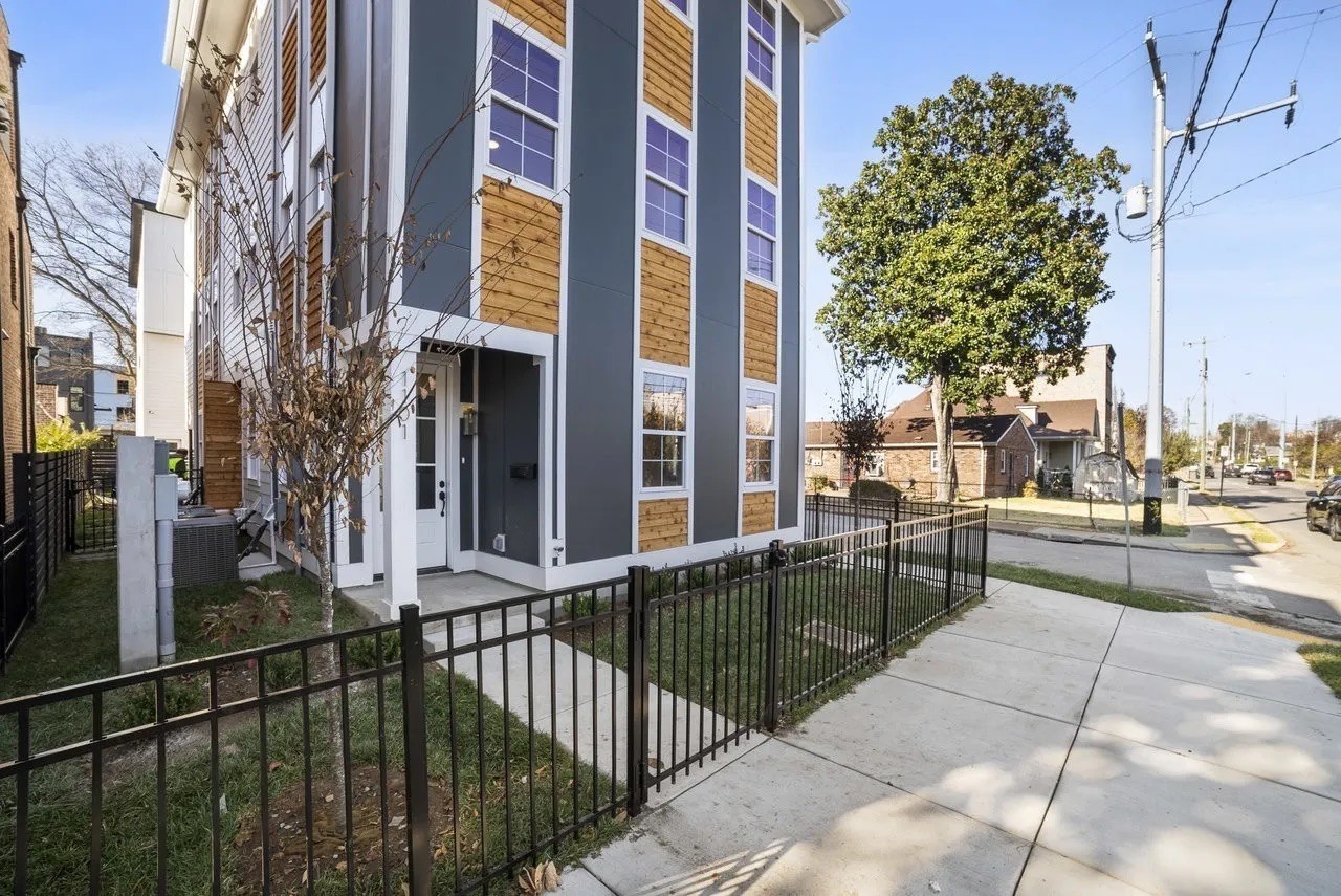 1101 2nd Ave S