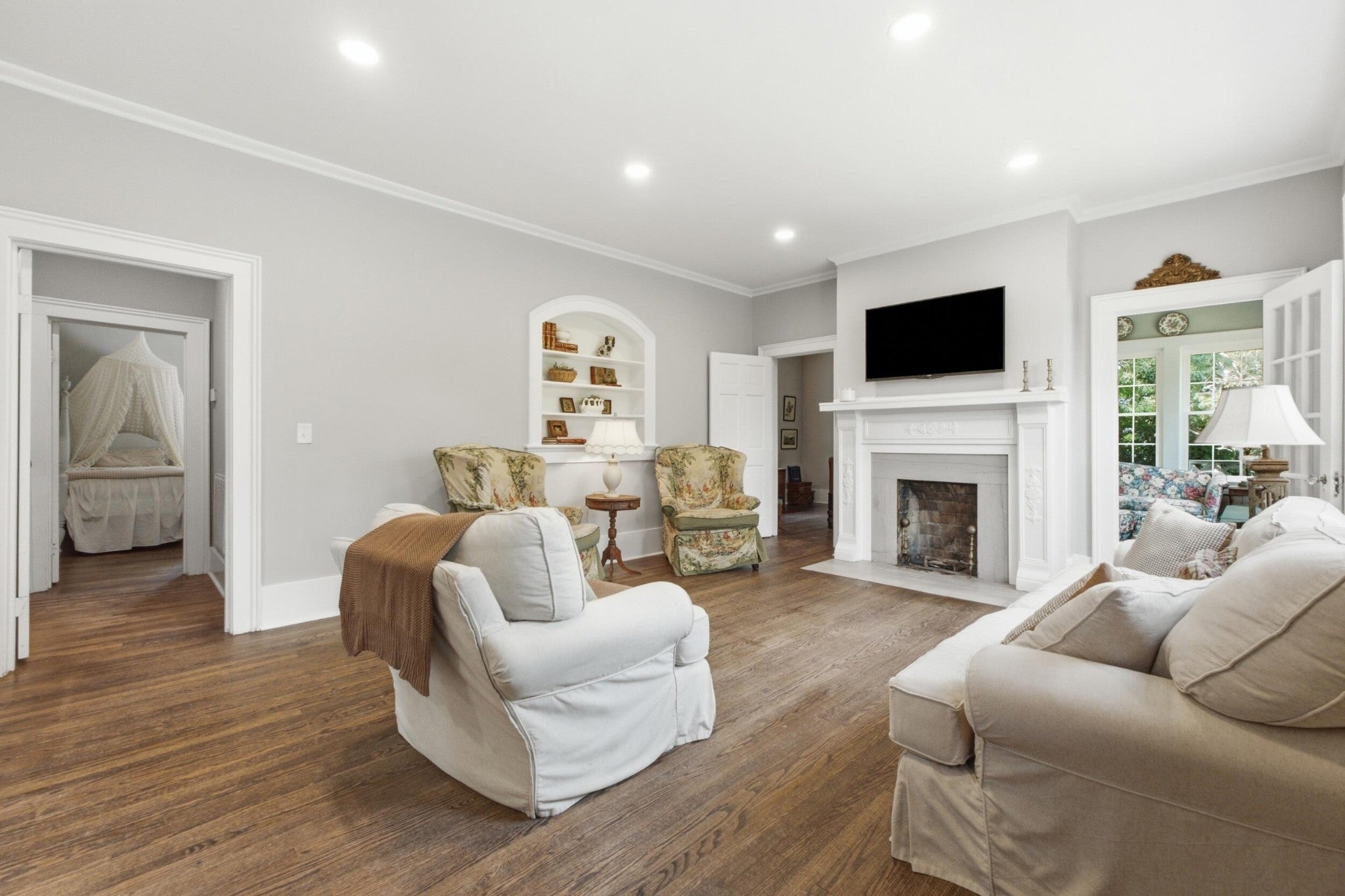 210 James Avenue NW
