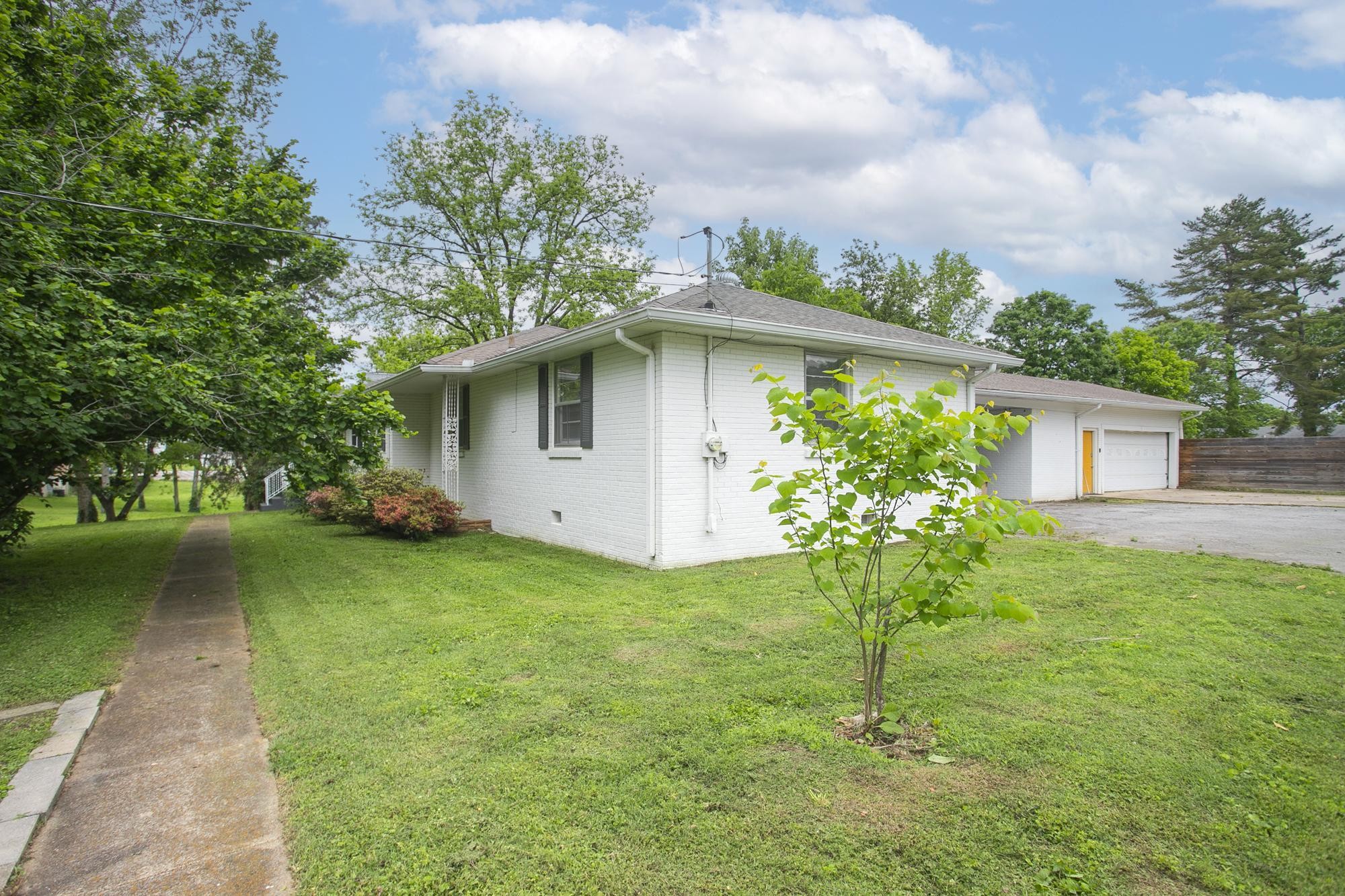 215 Donna Dr