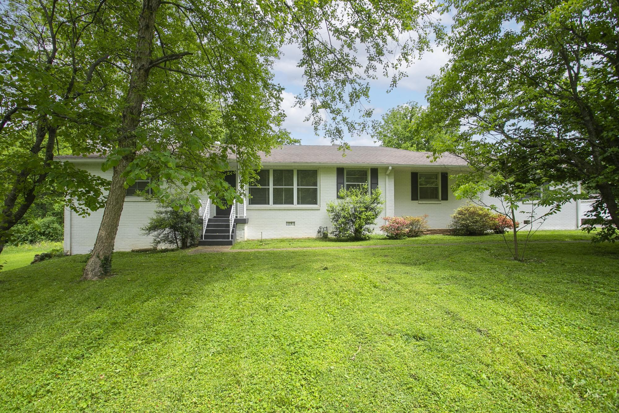 215 Donna Dr