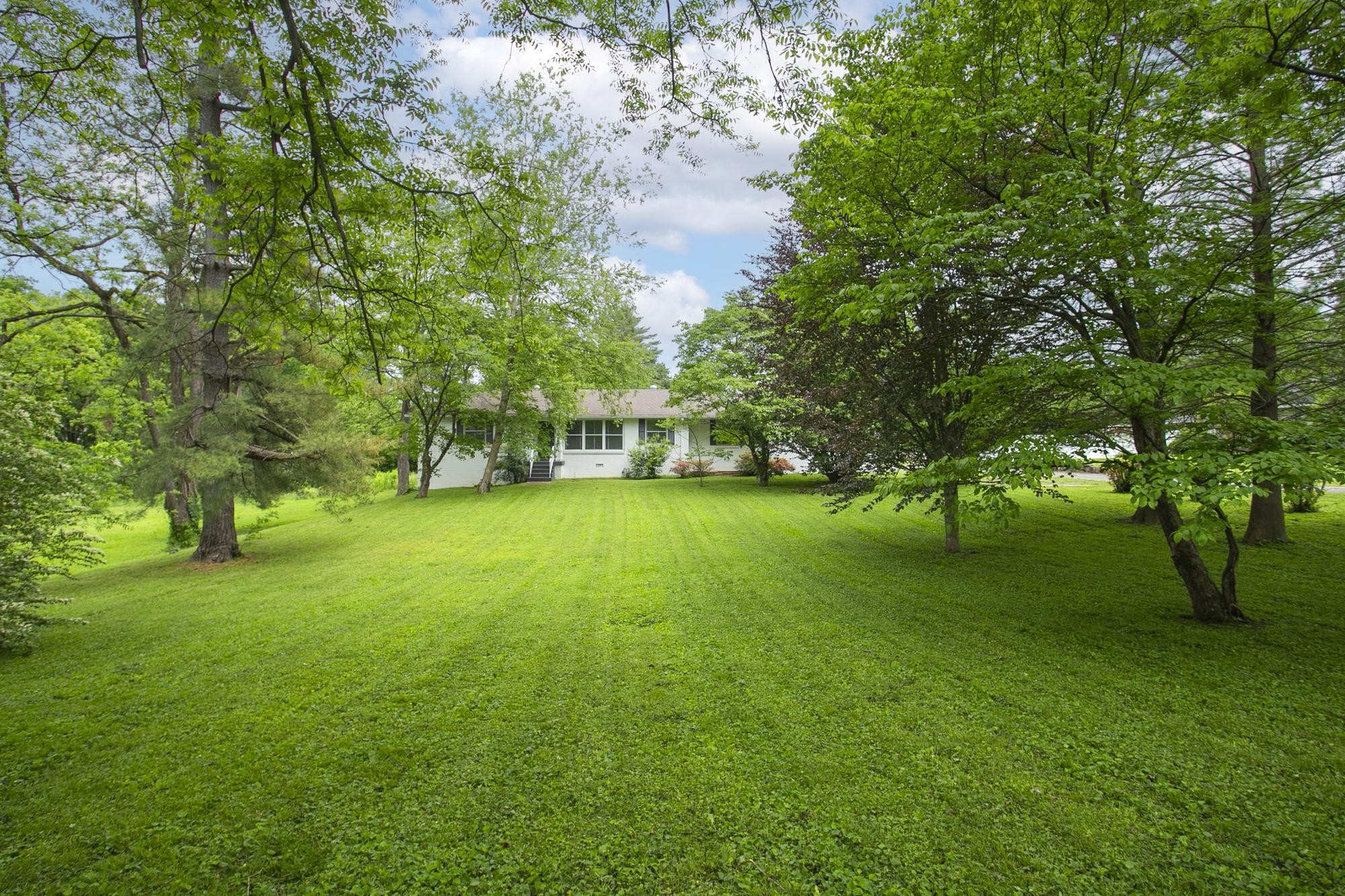 215 Donna Dr