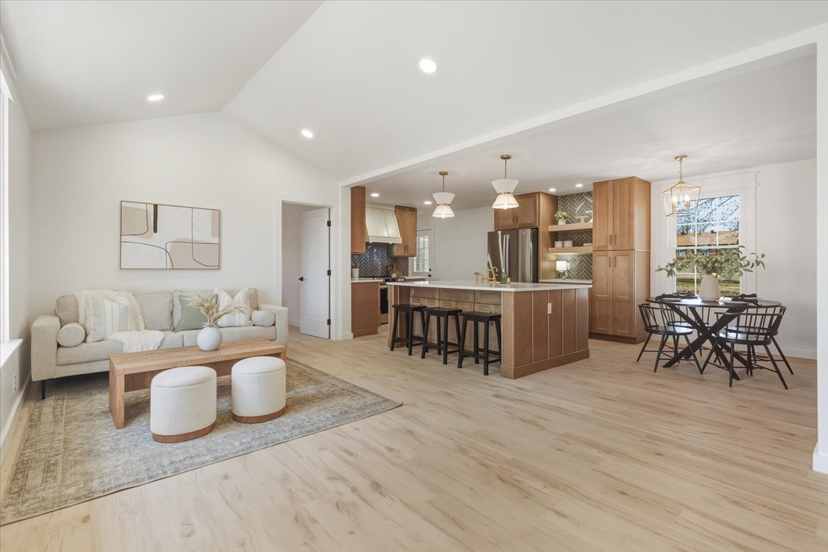 310 Lisa Ln