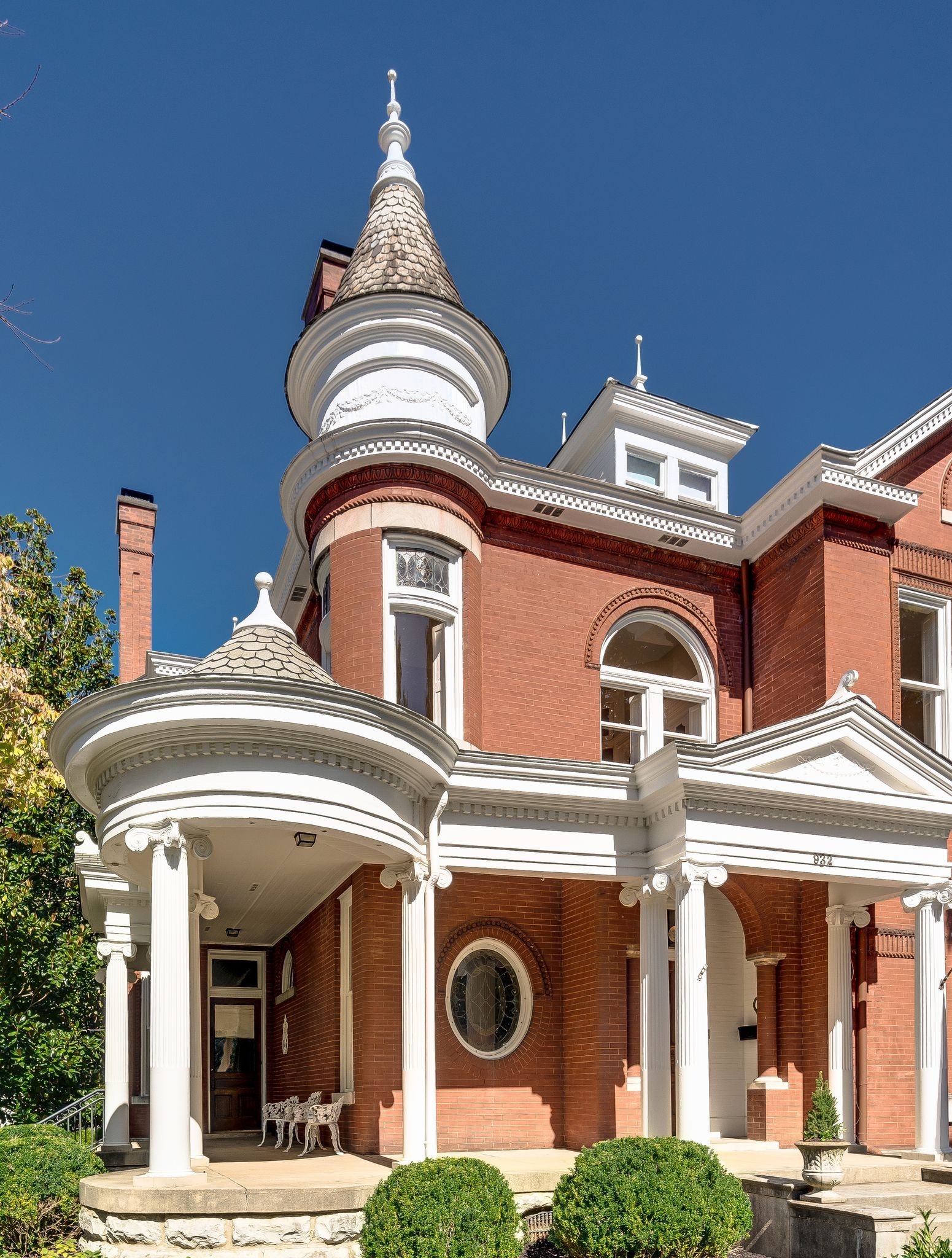 932 W Main St