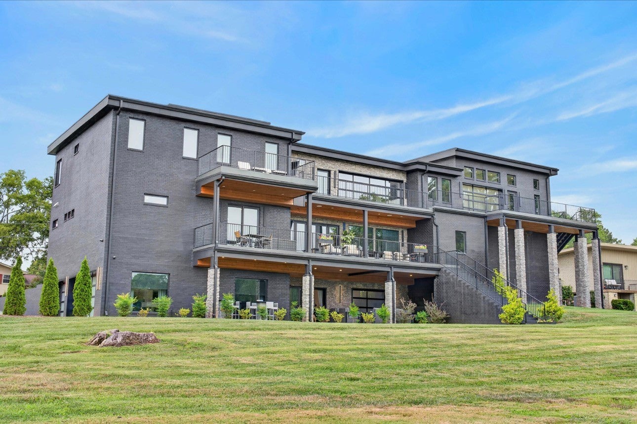 116 Fairways Dr