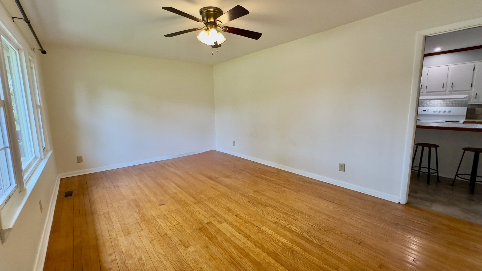 805 Fairlane Cir