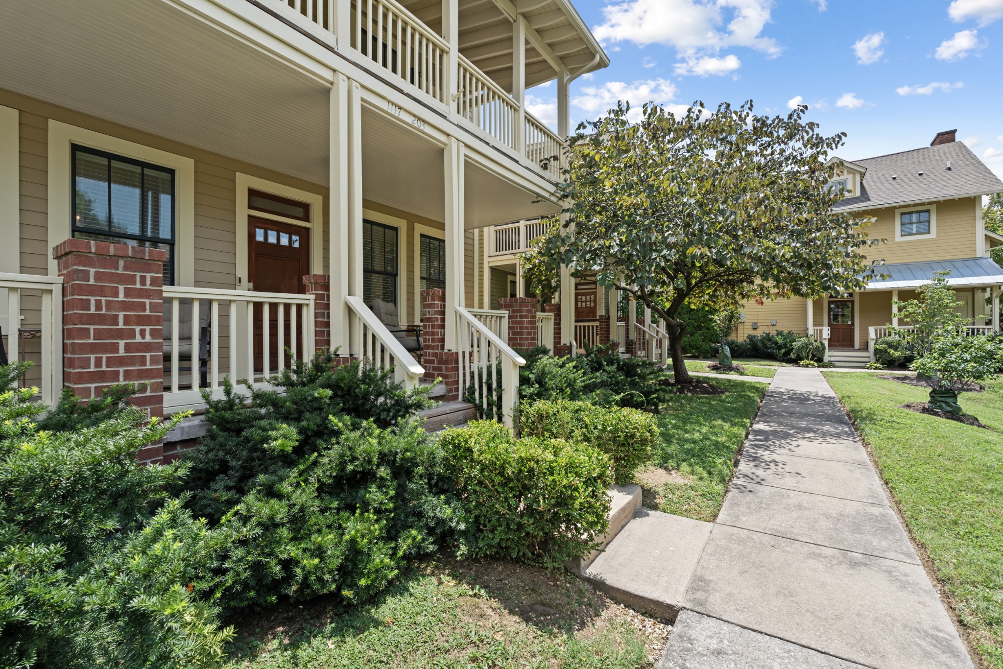 1117 Fatherland St 203