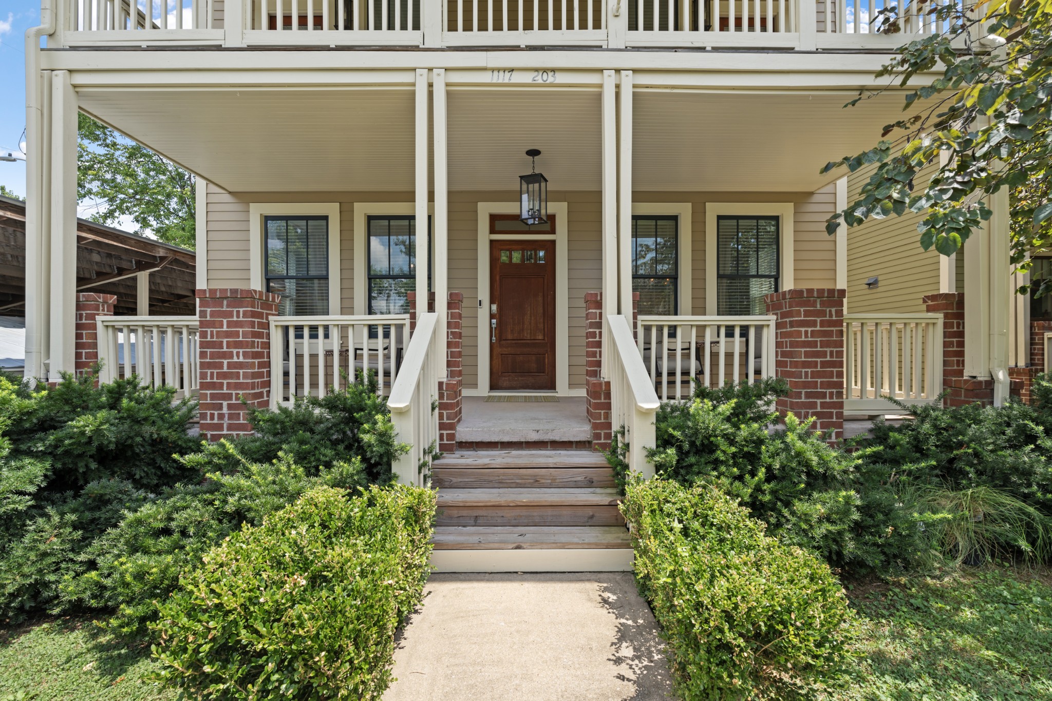 1117 Fatherland St 203