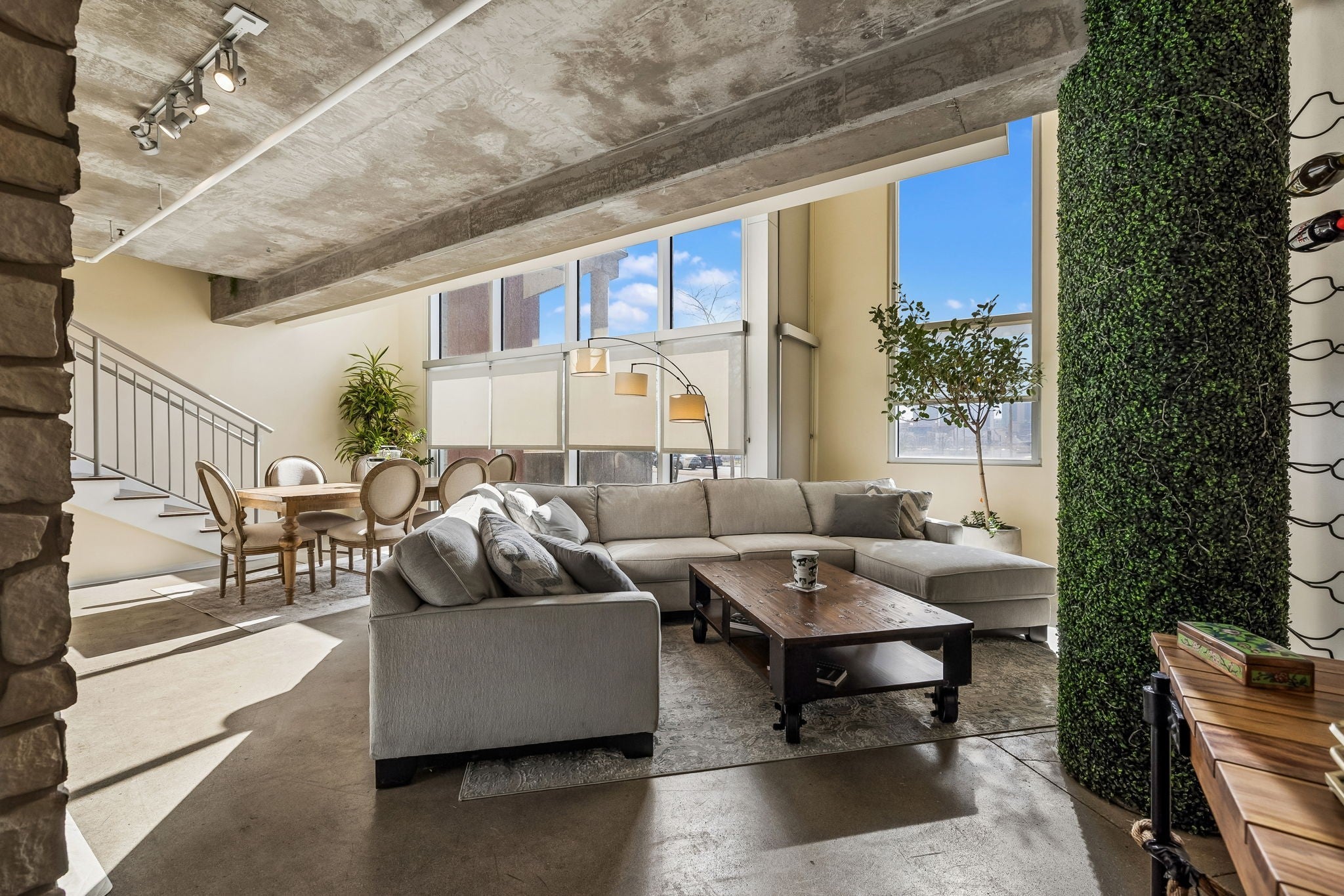 2115 Yeaman Pl 104