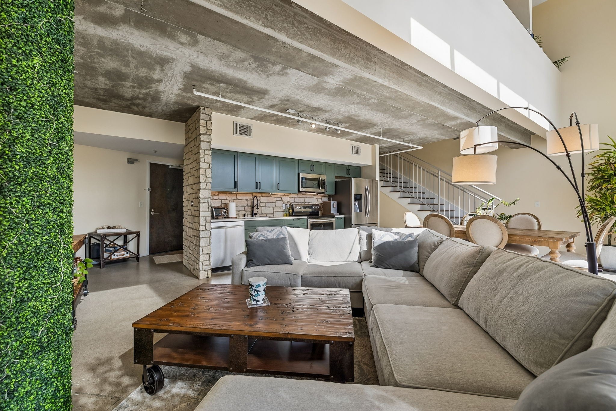 2115 Yeaman Pl 104