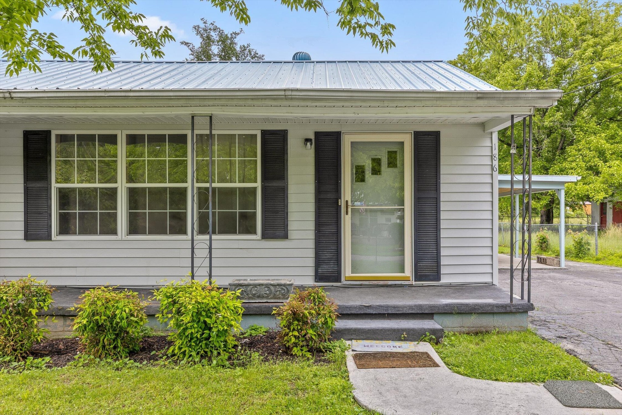 186 Evans Avenue