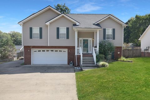 1663 Barrywood Cir E Clarksville TN 37042