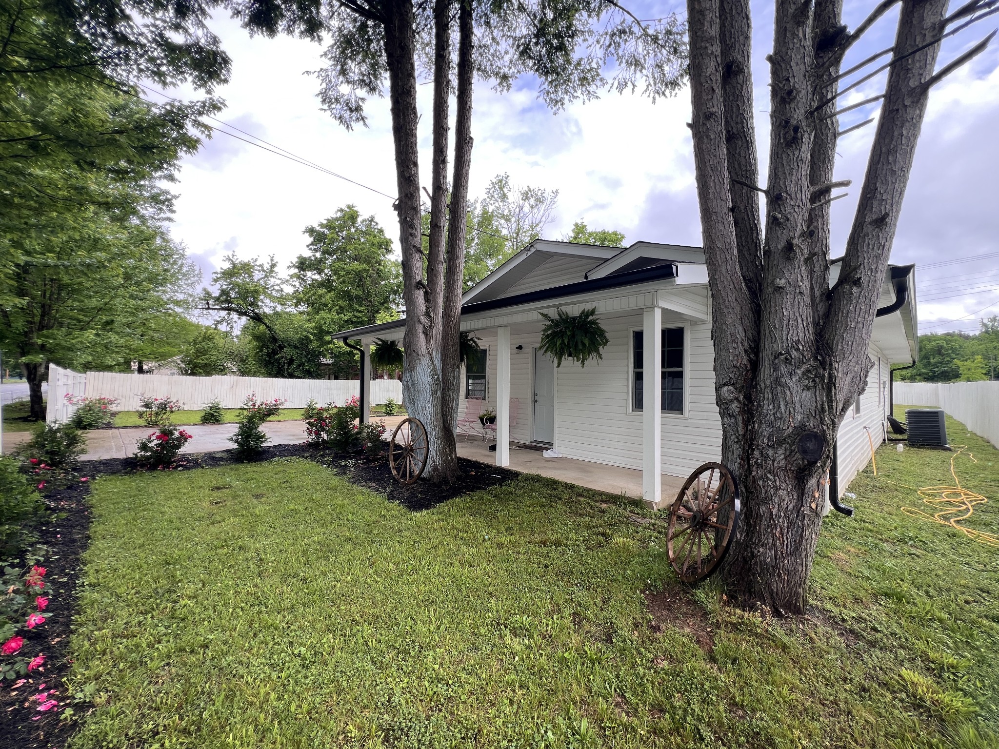 513 E Main St