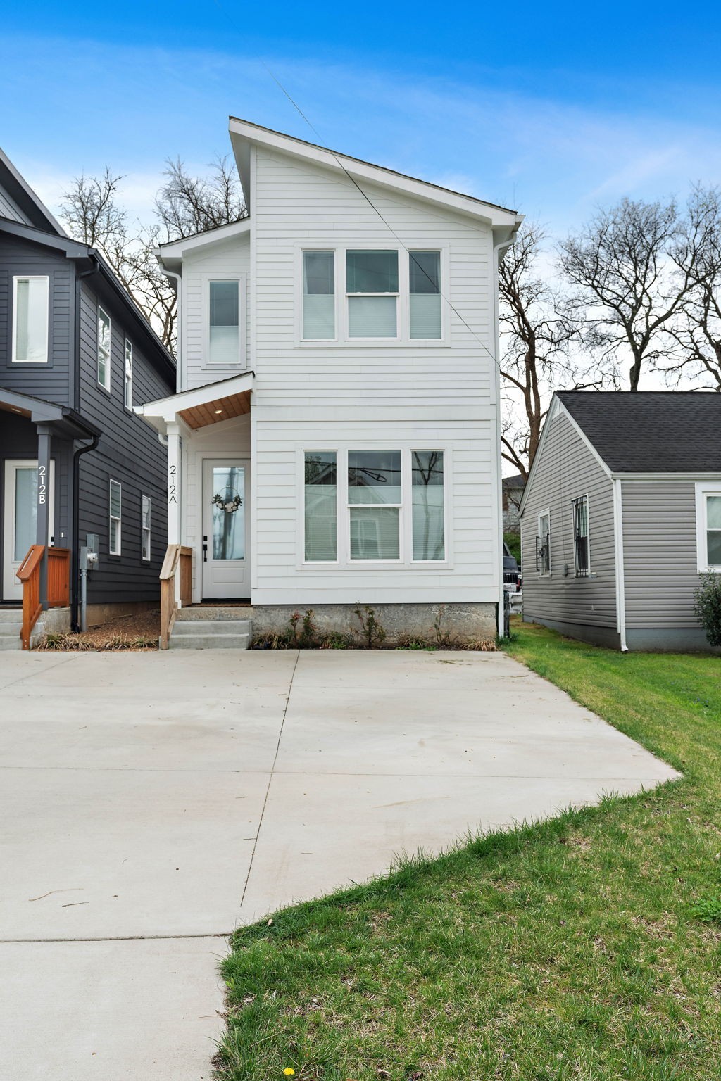 212A Queen Ave
