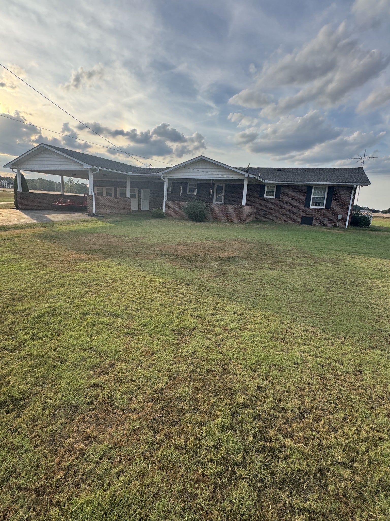 1332 Akersville Rd