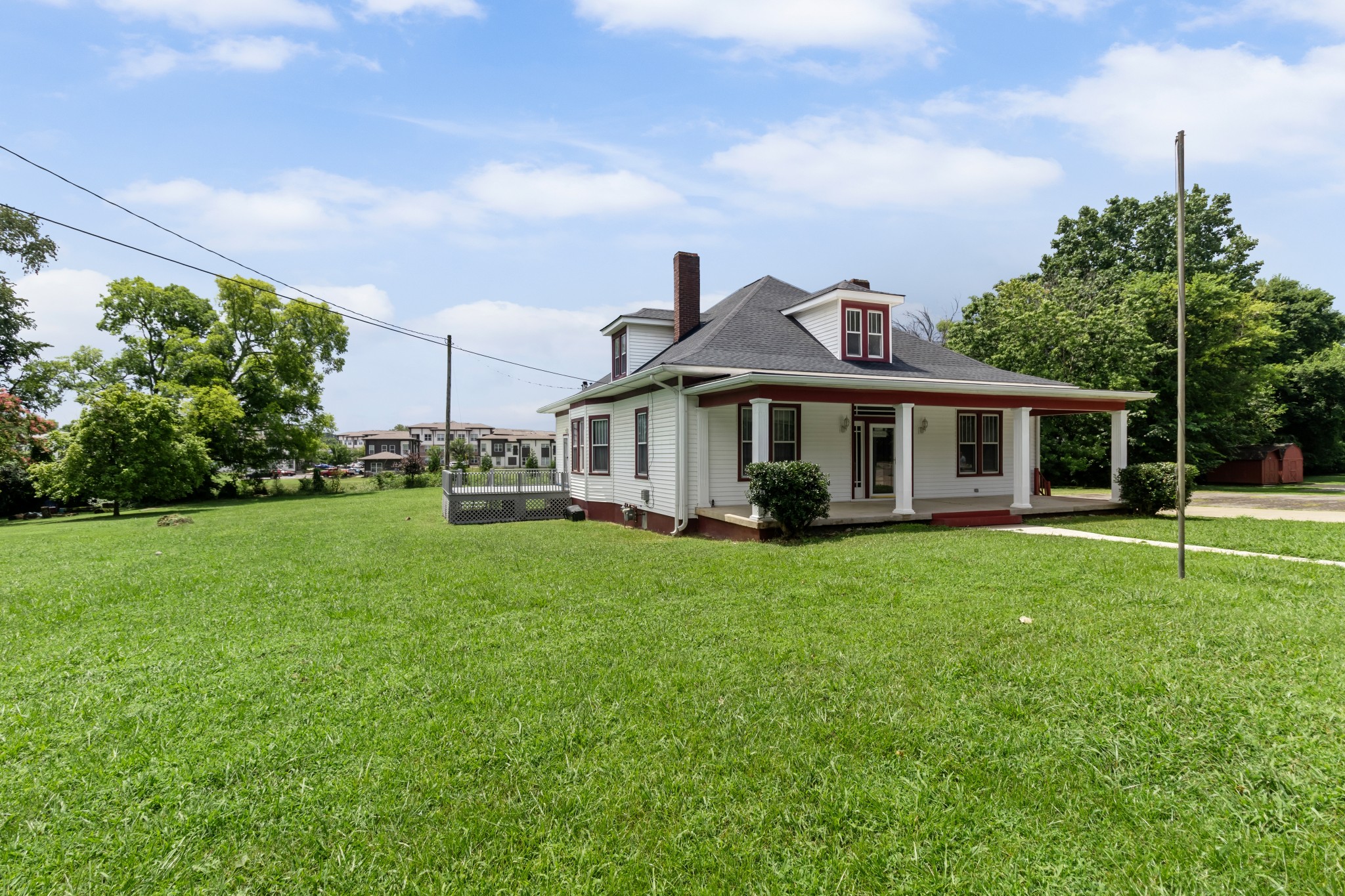 300 Maple St