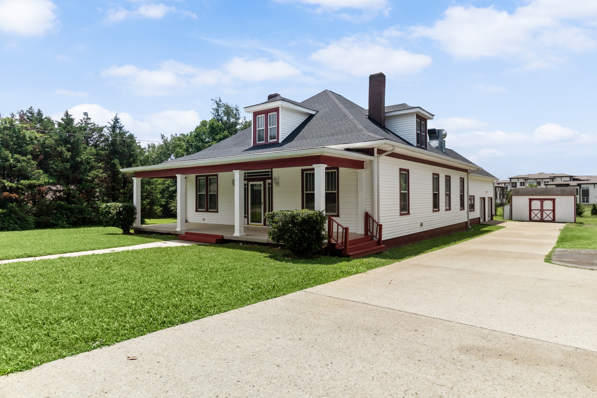 300 Maple St