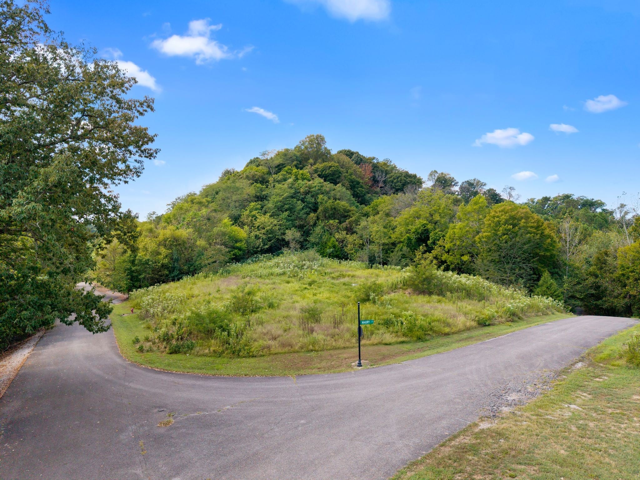 102 Rutherford Ln