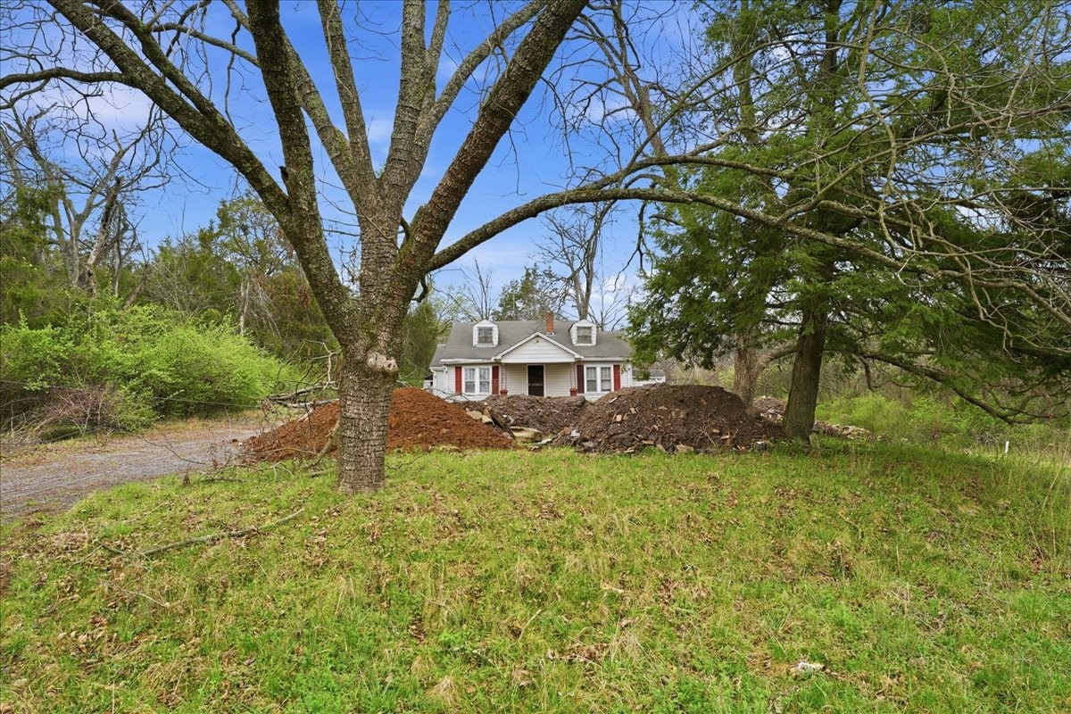 1219 S Dickerson Rd