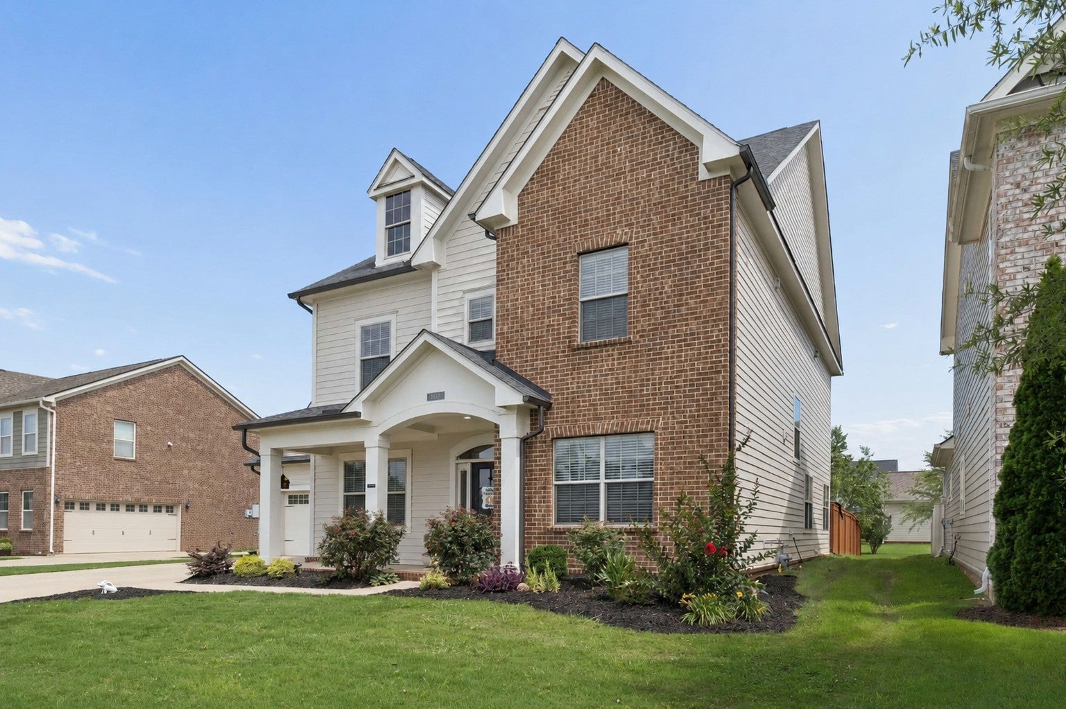 807 Sapphire Dr