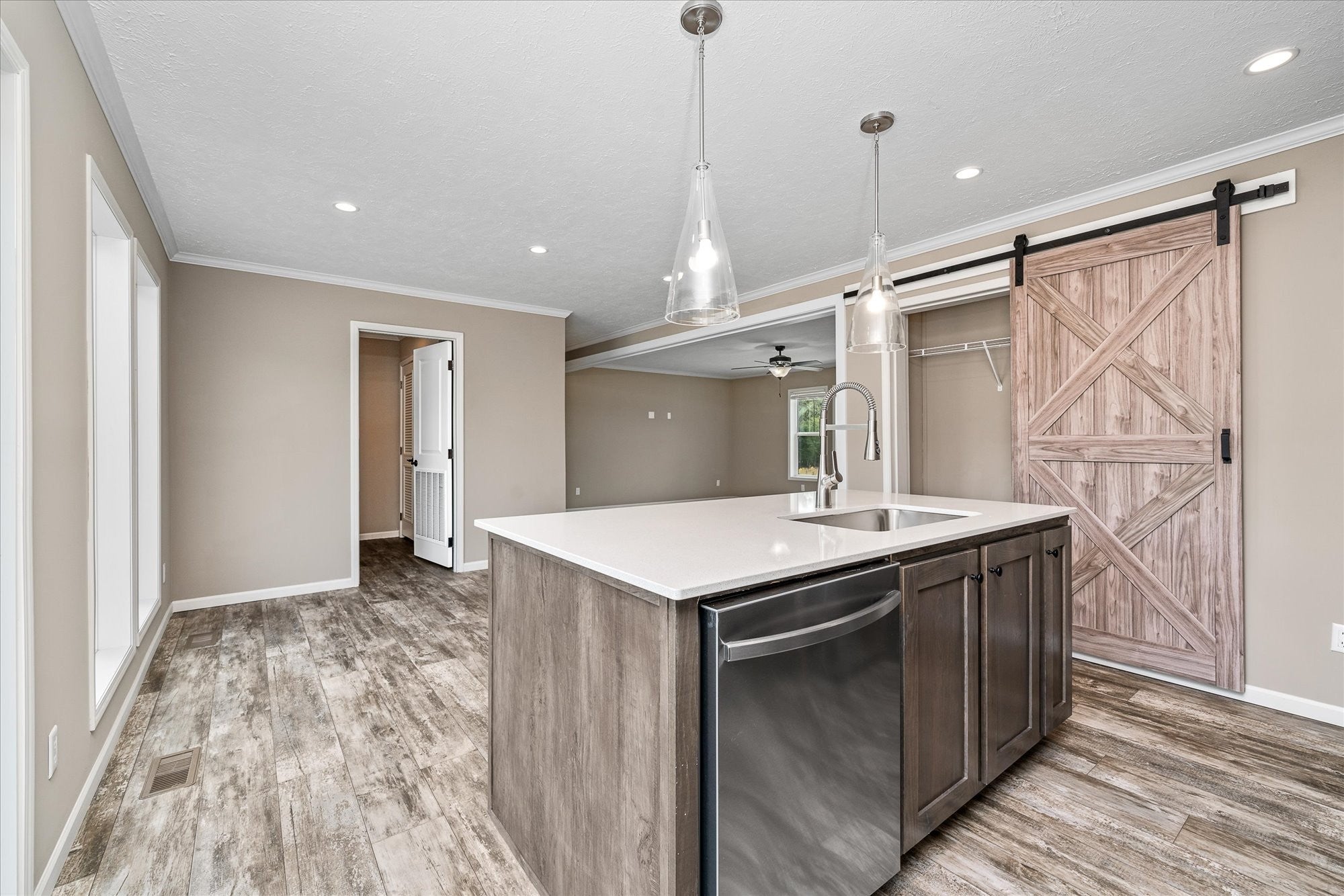 1920 Anna Maria Ln