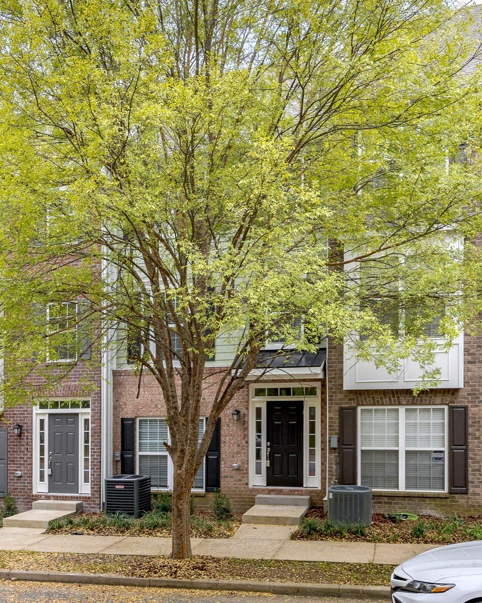 3-bed home for sale in Antioch, TN 37013, 8222 Lenox Creekside Dr 8222 Lenox Creekside Dr, Antioch TN 37013 3-bed home, photo 2 of 43