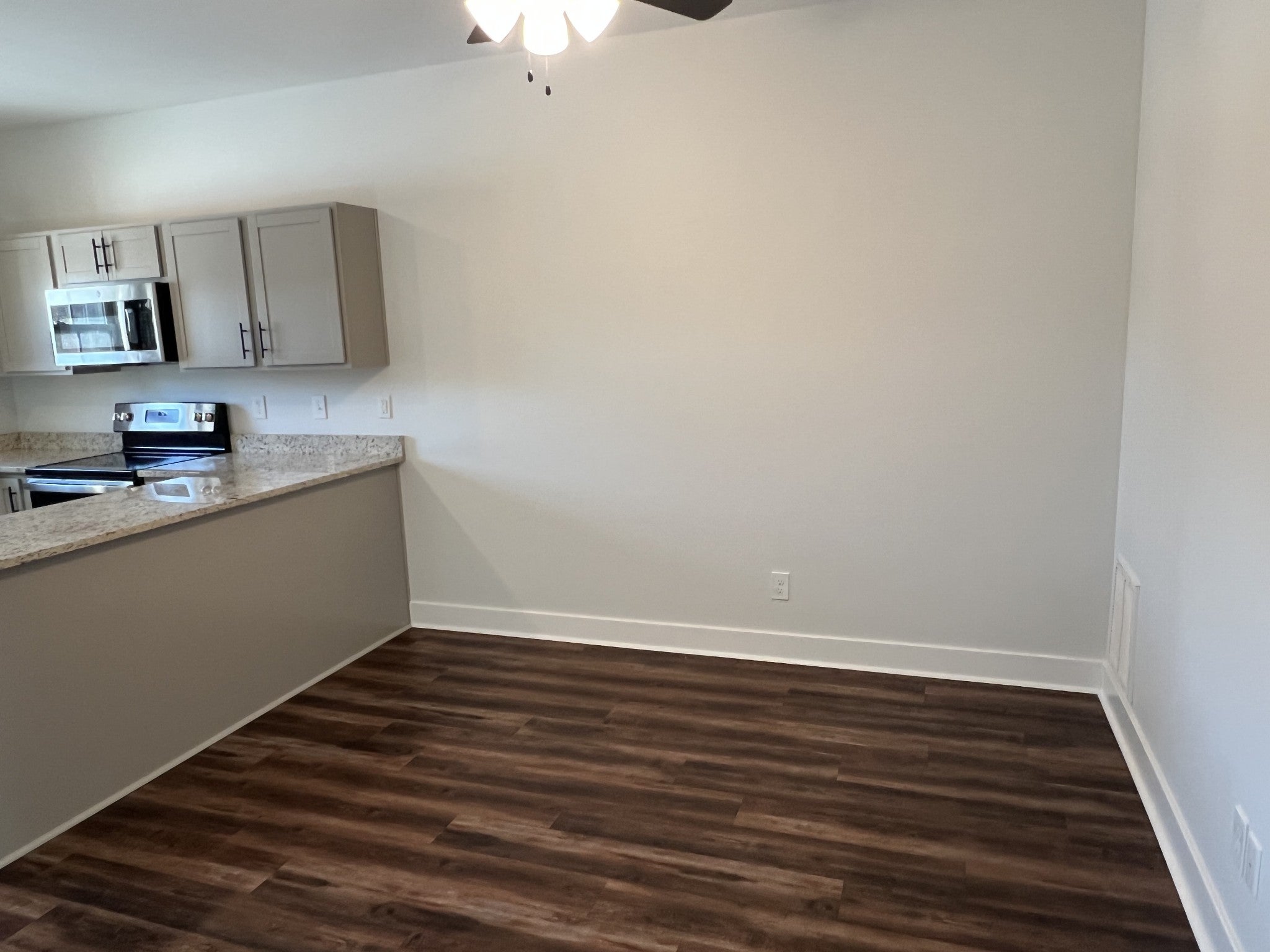 106 Adkins St