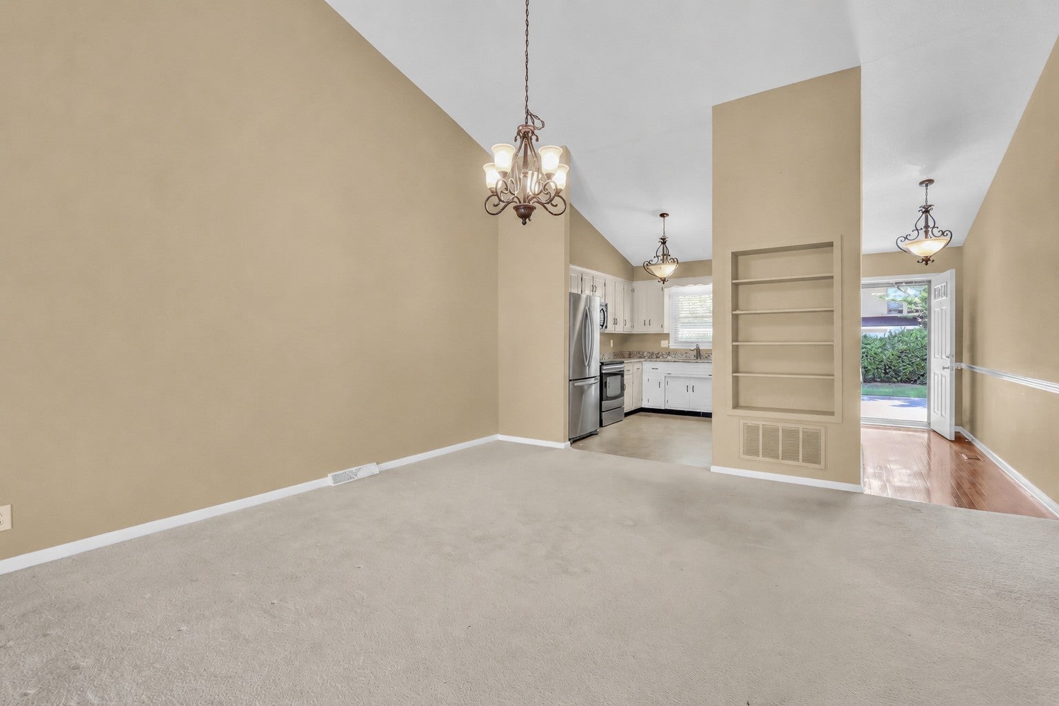 318 Kingswood Ct