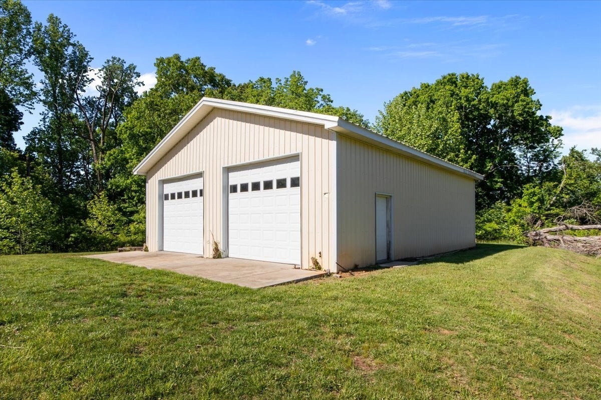 2440 Maple Grove Rd