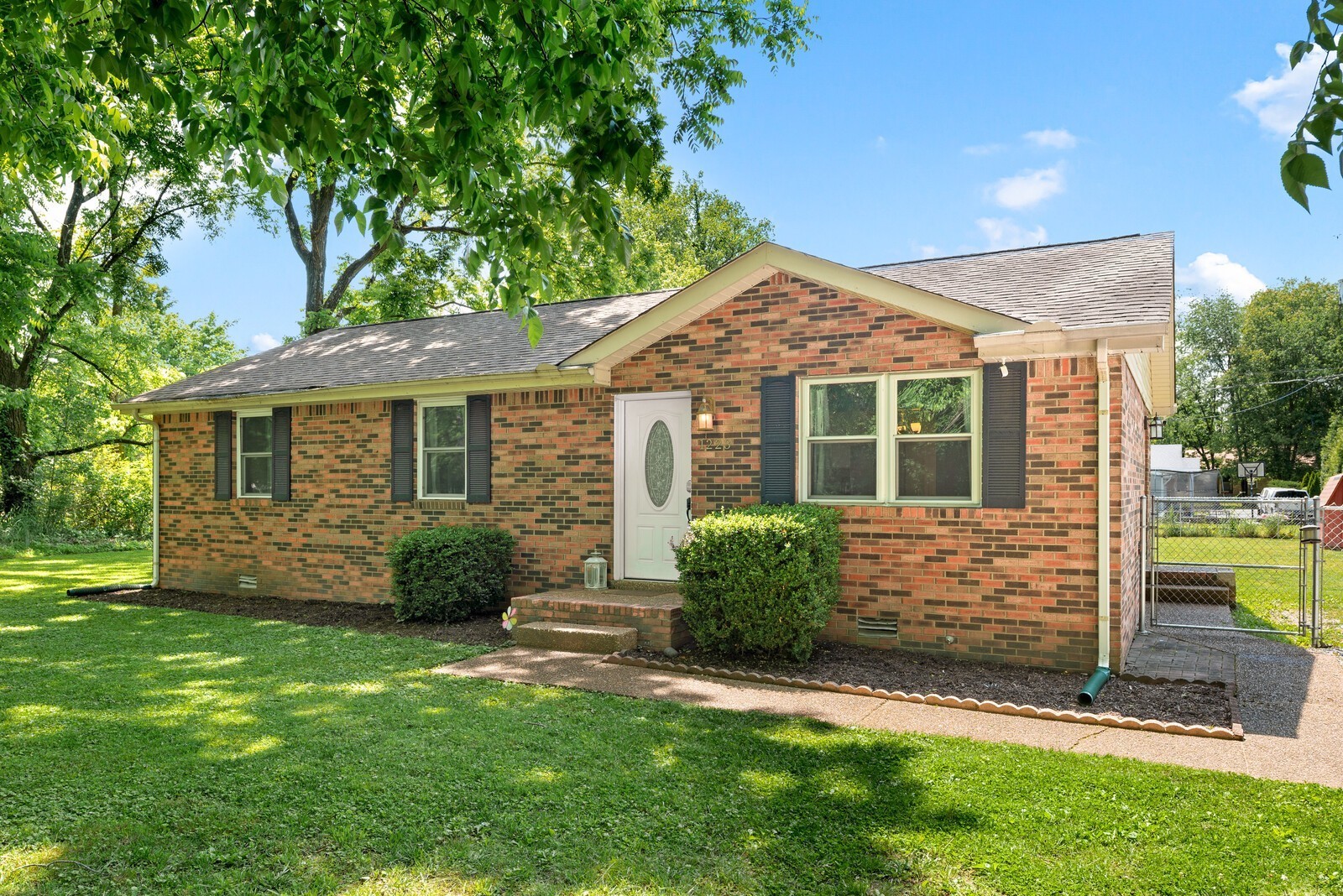 1223 Main St