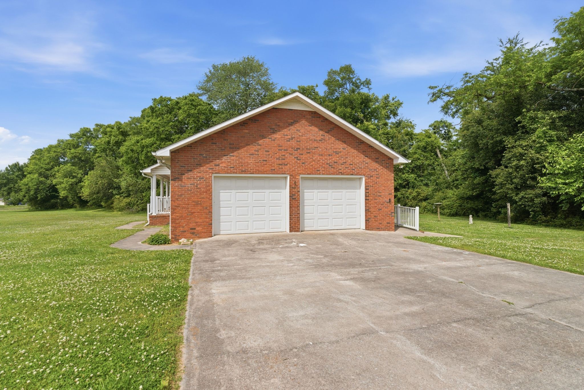404 Heikens Dr