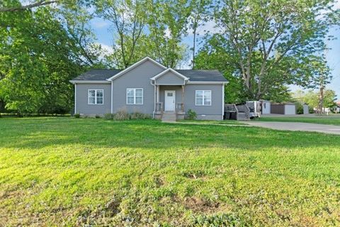 636 Wilson St Greenbrier TN 37073
