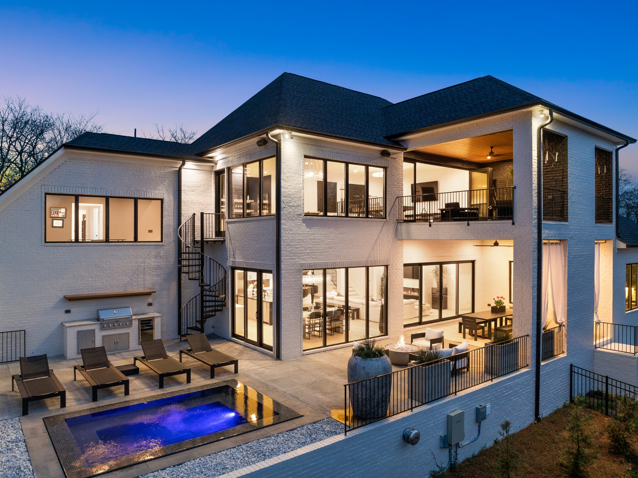 3037 Lakeshore Dr