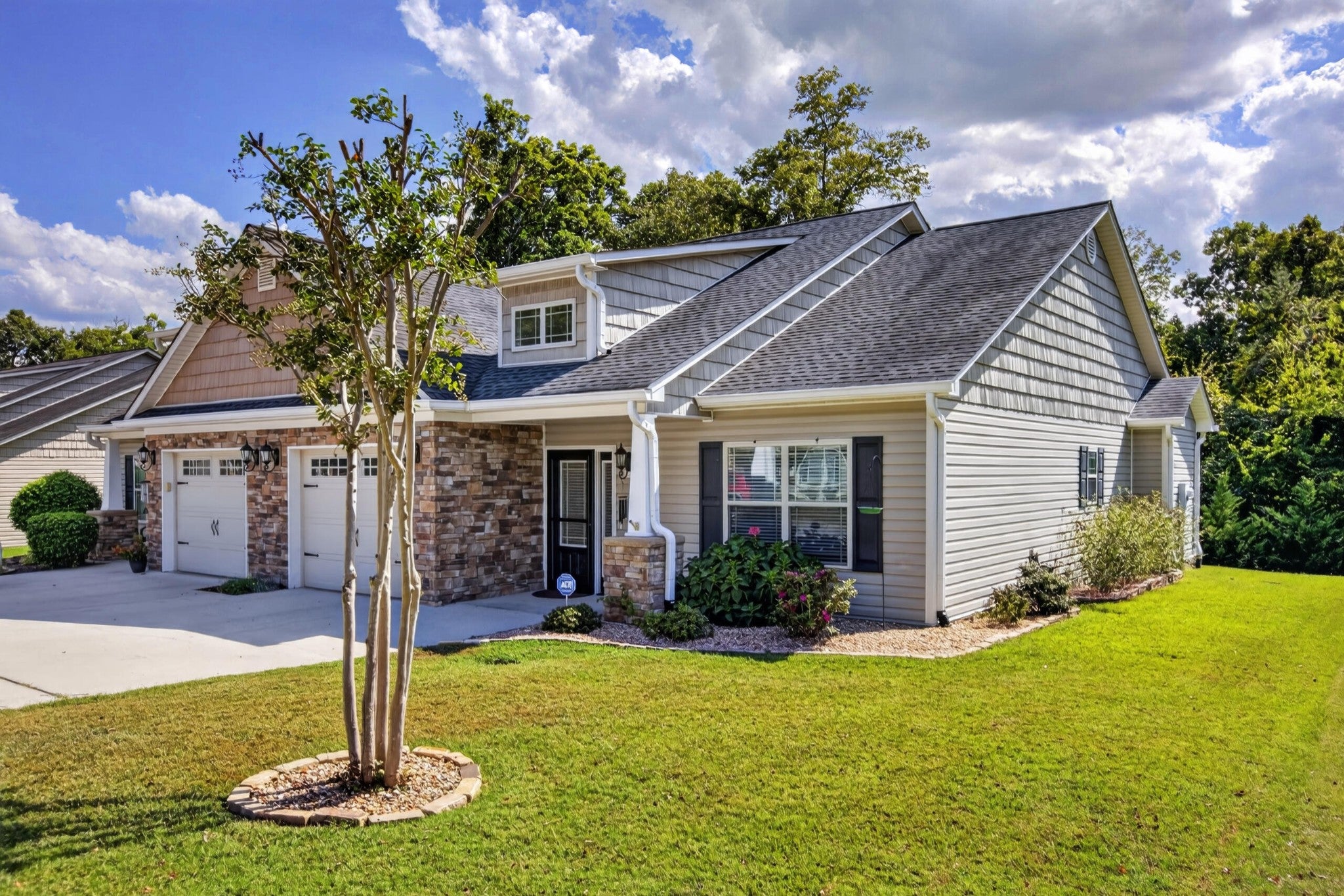 160 Elijah Way NW