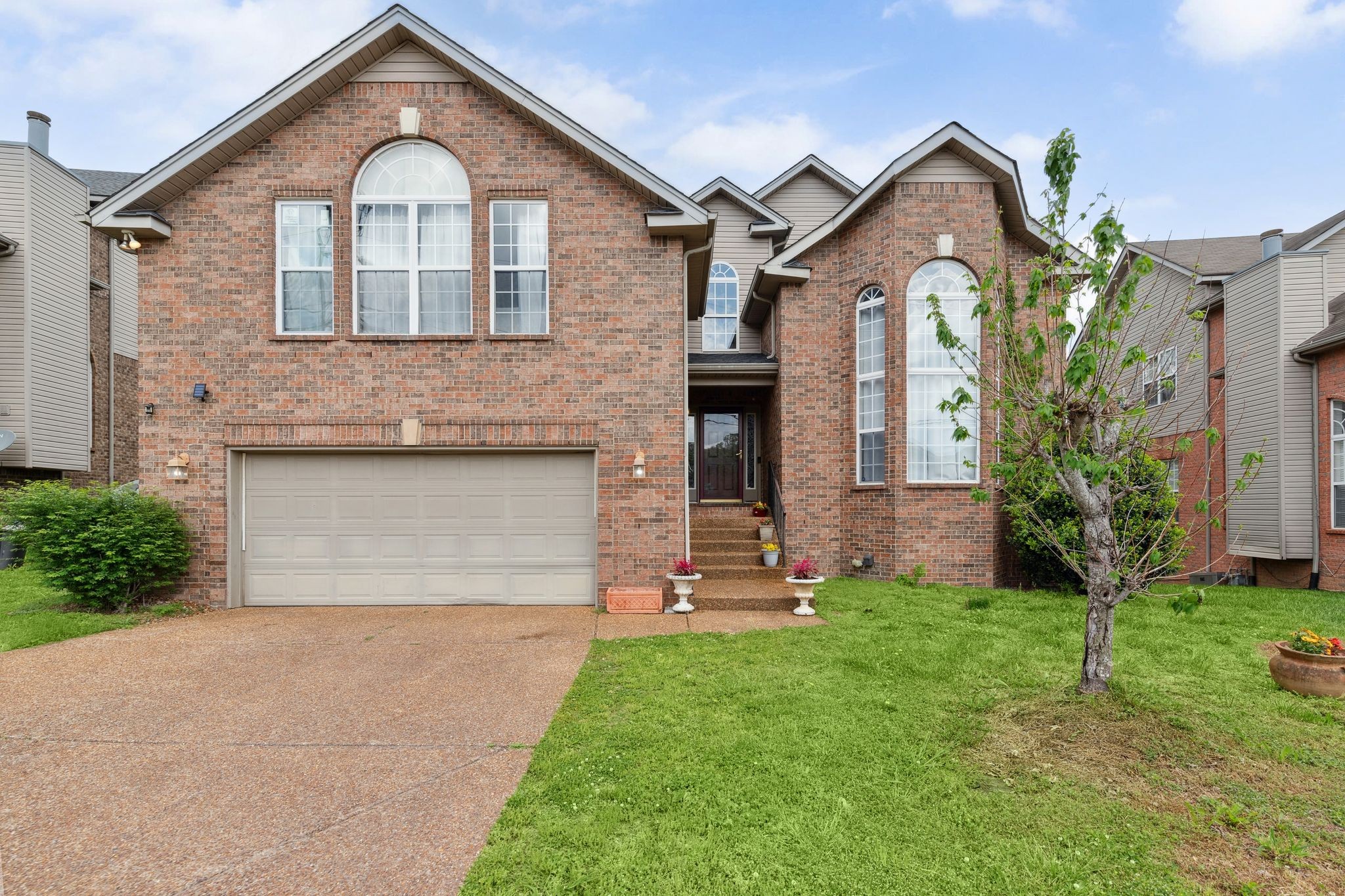 5512 Oak Chase Dr