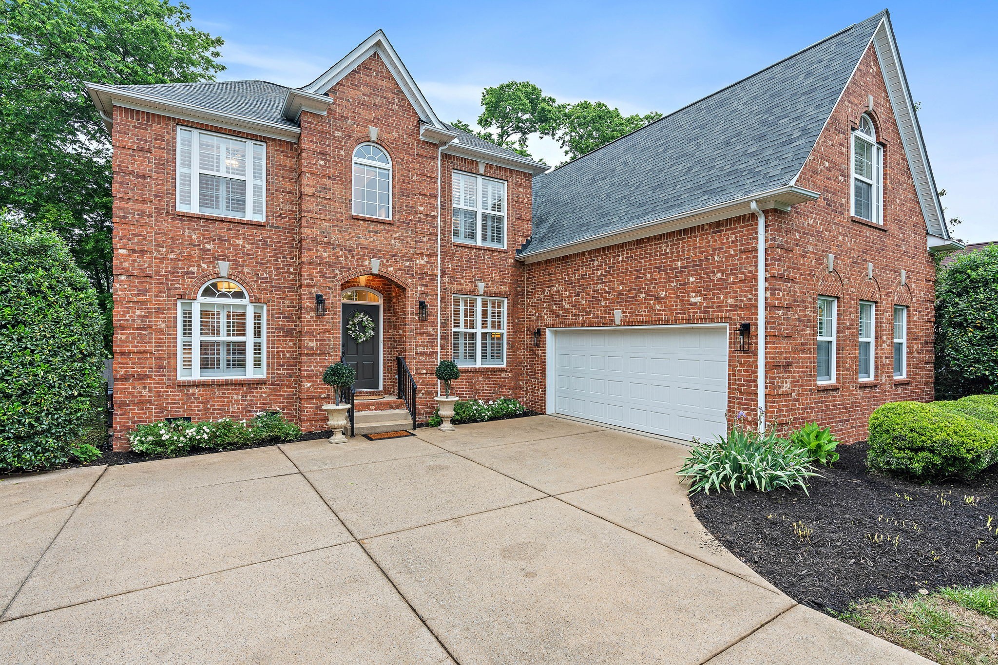 1013 Nealcrest Cir