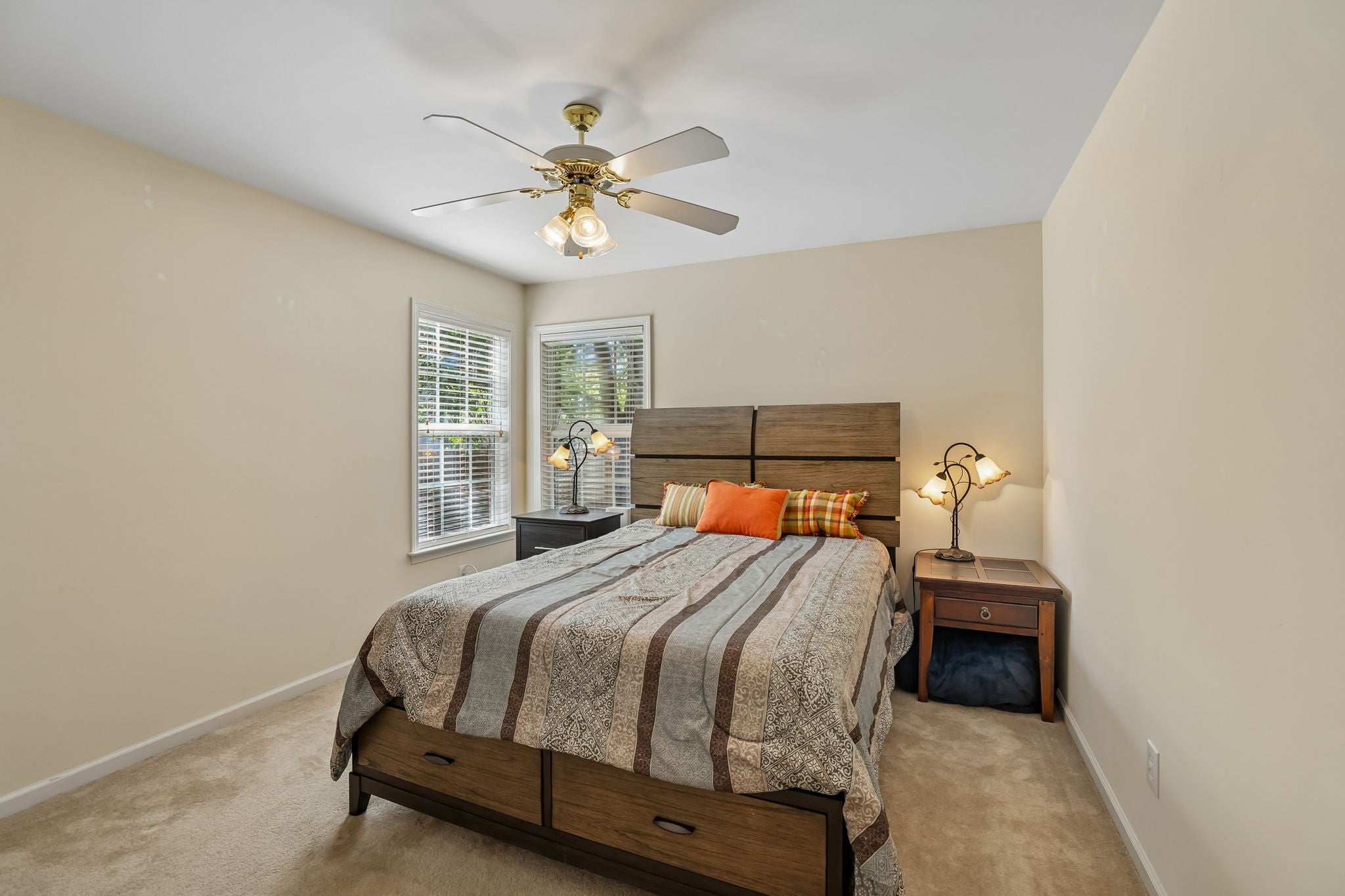 528 Village Green Cir