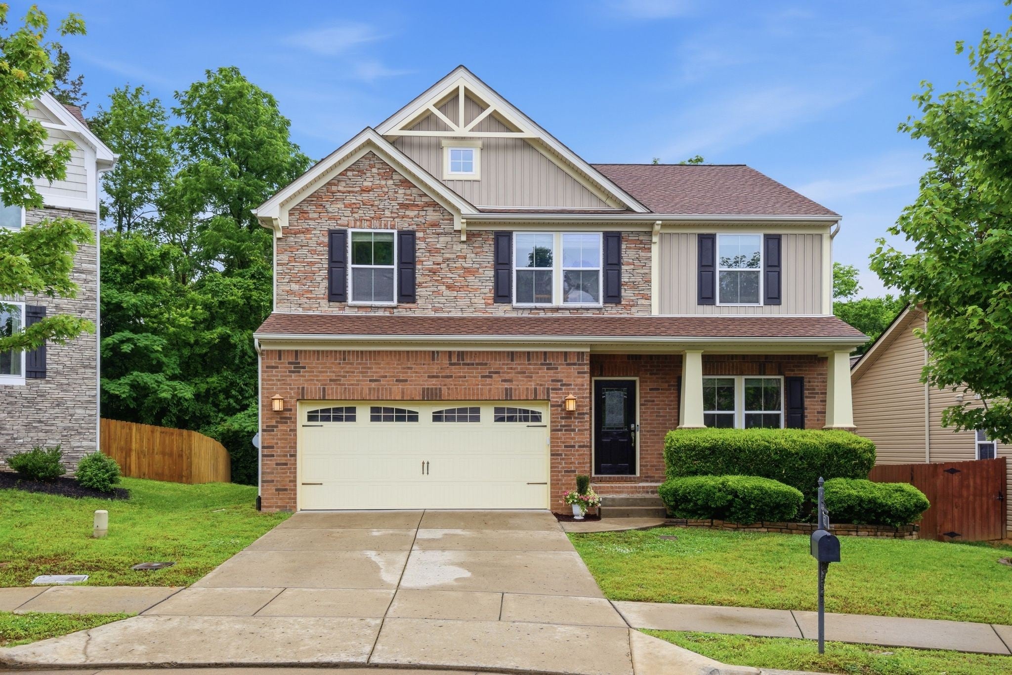 1452 Scarcroft Ln